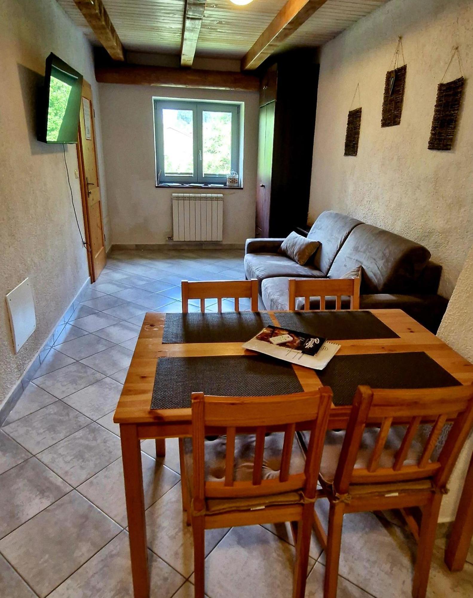 Guesthouse Idila Pod Nanosom Senozece Exterior foto