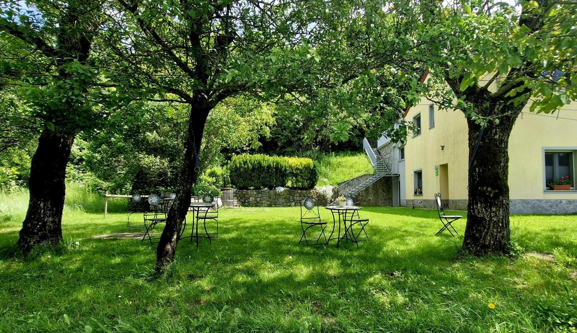 Guesthouse Idila Pod Nanosom Senozece Exterior foto